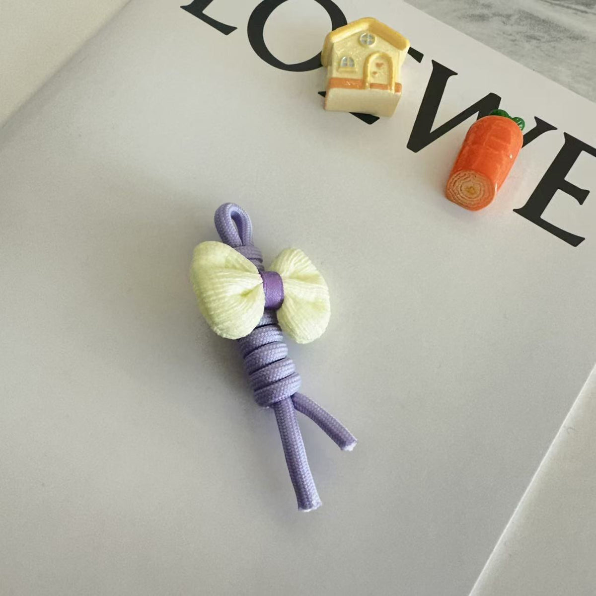 Colorful DIY handmade mobile phone hanger with bow-shaped bag accessory