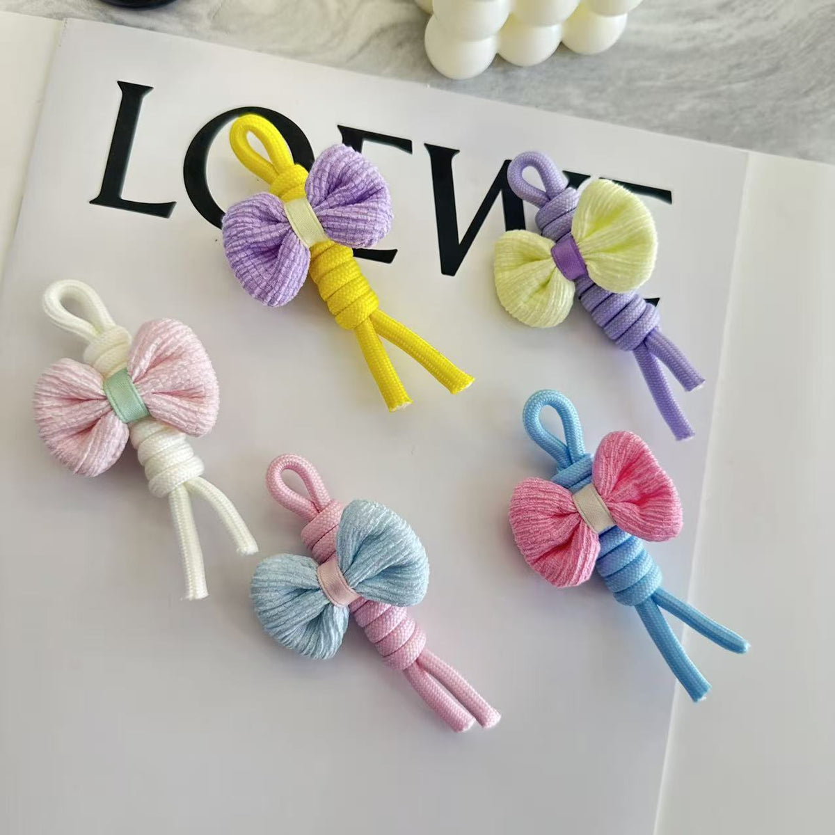 Colorful DIY handmade mobile phone hanger with bow-shaped bag accessory